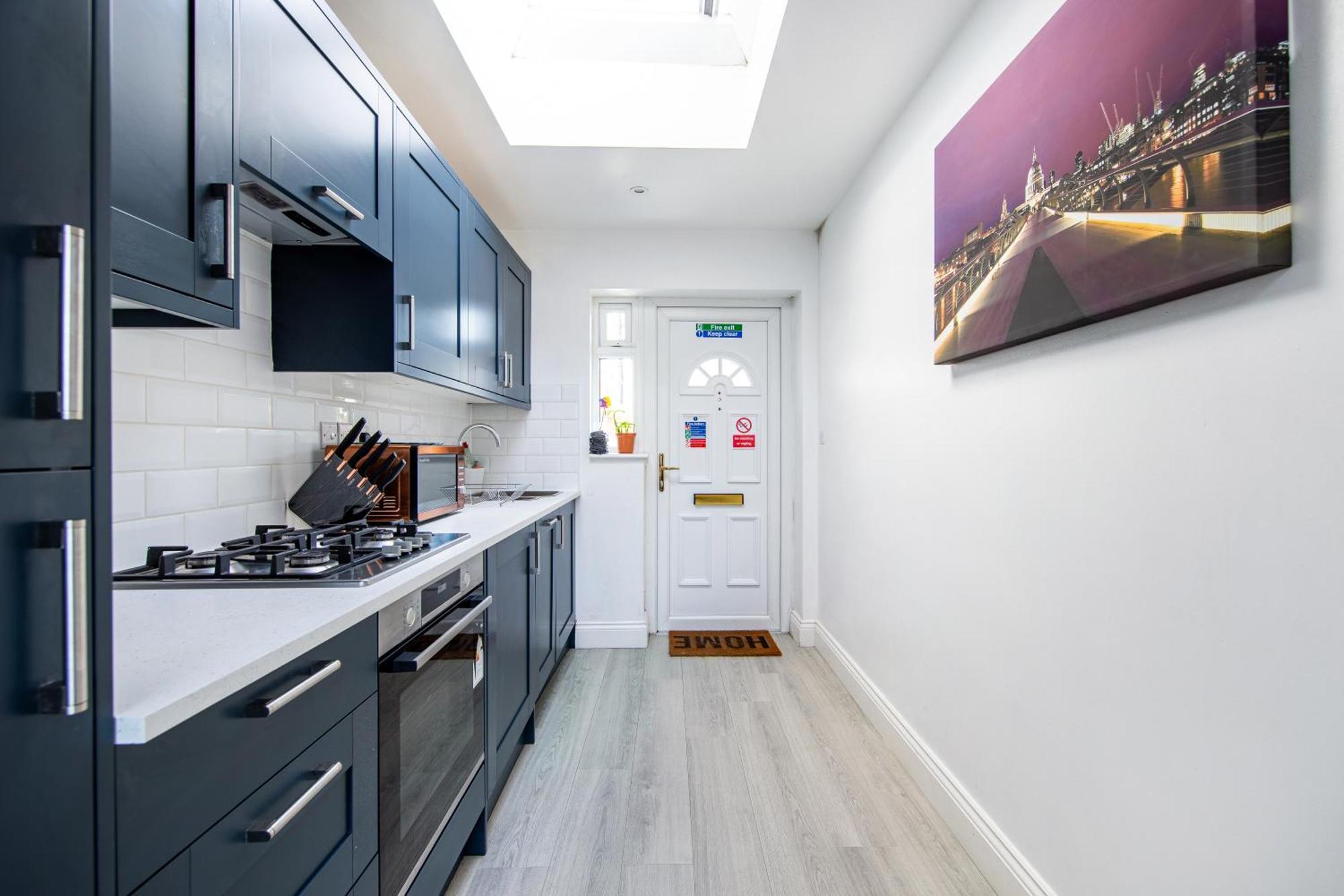 Cosy 1 Bed Apartment With Free Parking Close To Underground Station Zone 2 For Quick Access To Central London Up To 5 Guests المظهر الخارجي الصورة