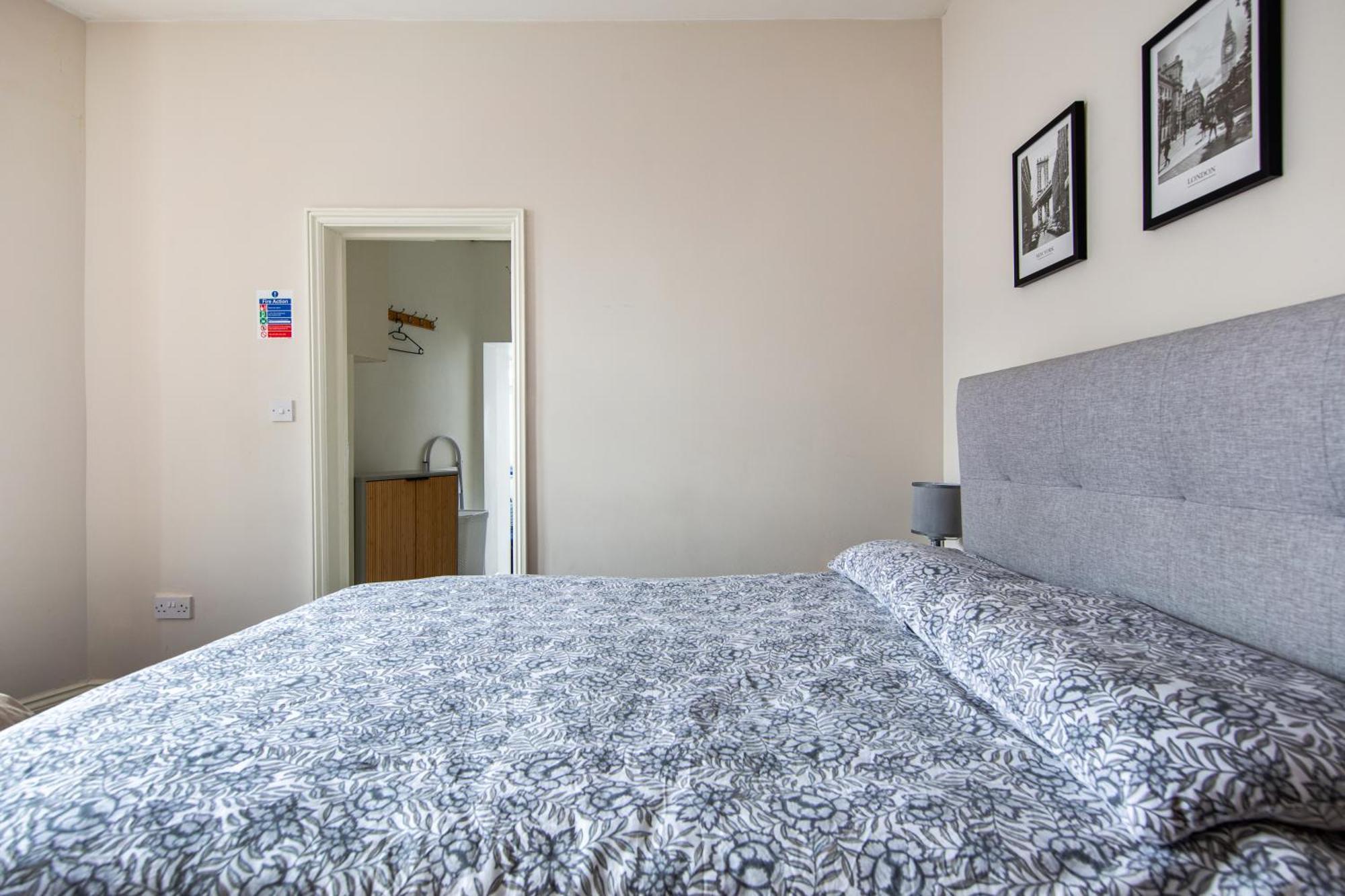 Cosy 1 Bed Apartment With Free Parking Close To Underground Station Zone 2 For Quick Access To Central London Up To 5 Guests المظهر الخارجي الصورة