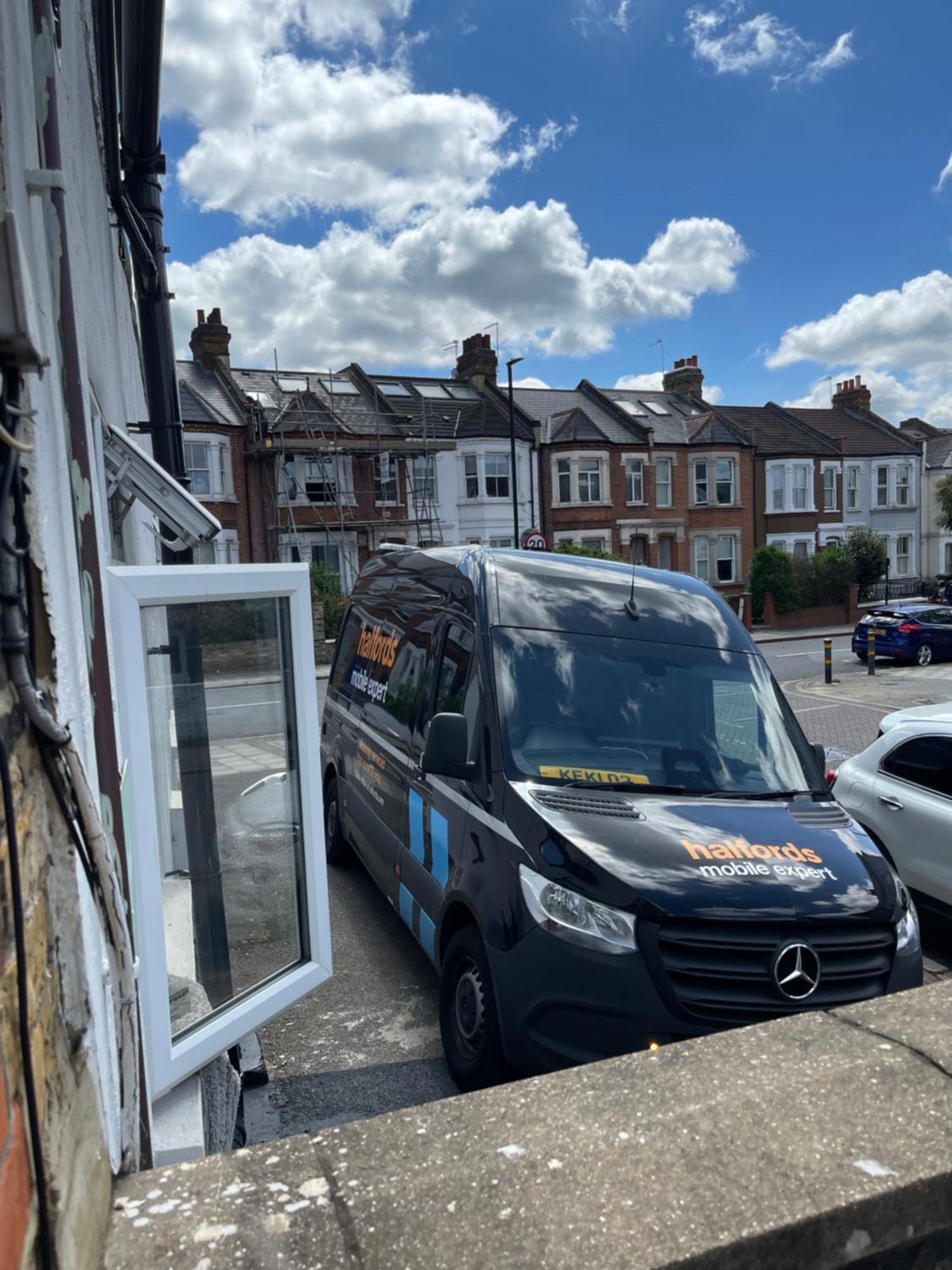 Cosy 1 Bed Apartment With Free Parking Close To Underground Station Zone 2 For Quick Access To Central London Up To 5 Guests المظهر الخارجي الصورة